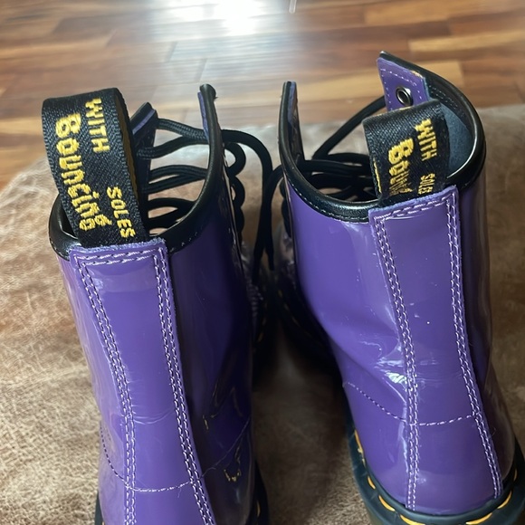 Dr Martens Women's Purple Patent Leather Boots. Excellent Condition. Size 6. - Picture 10 of 15